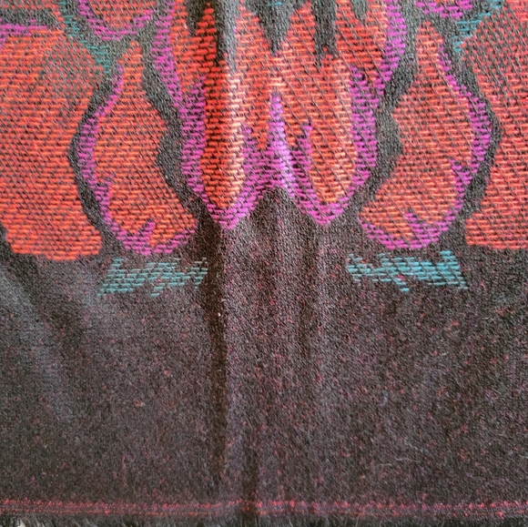 Vintage Shawl Reversible Black Red Scarf Tablecloth Stole Vibrant Fringes - Picture 6 of 10